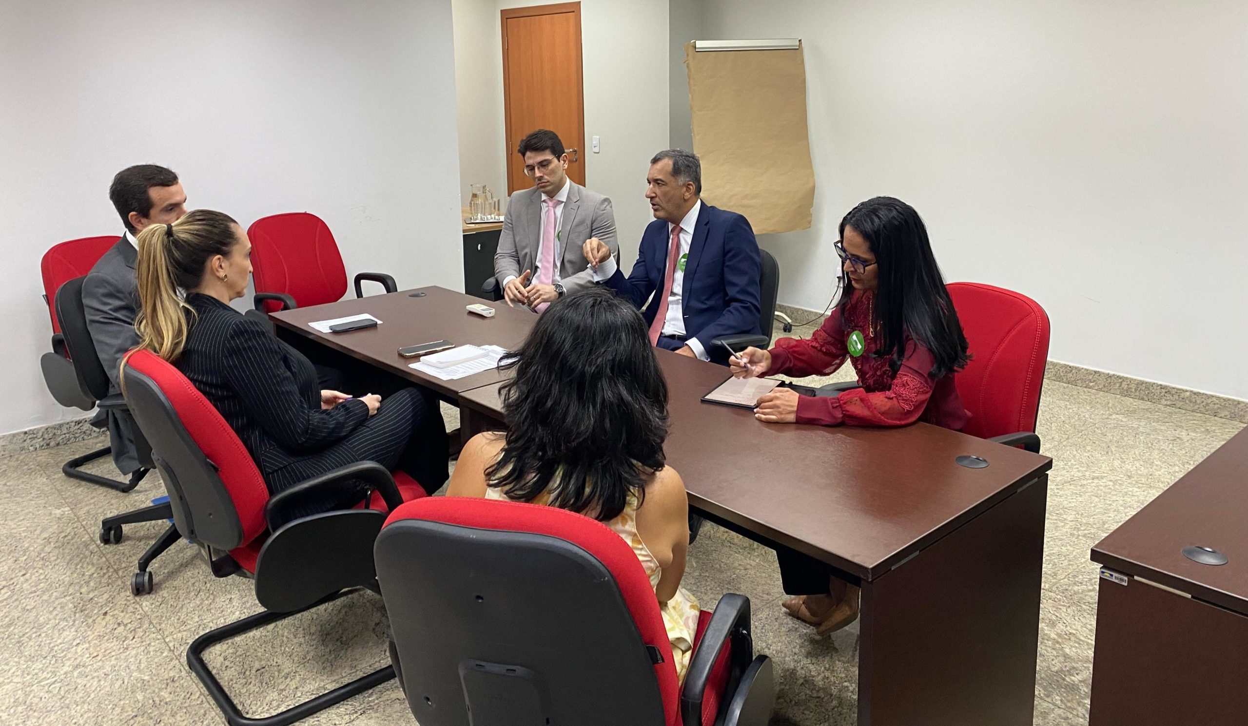 Secret&aacute;rio Hercules Jackson e representantes do MPTO alinham etapas do Protocolo de Inten&ccedil;&otilde;es do Concurso da Educa&ccedil;&atilde;o