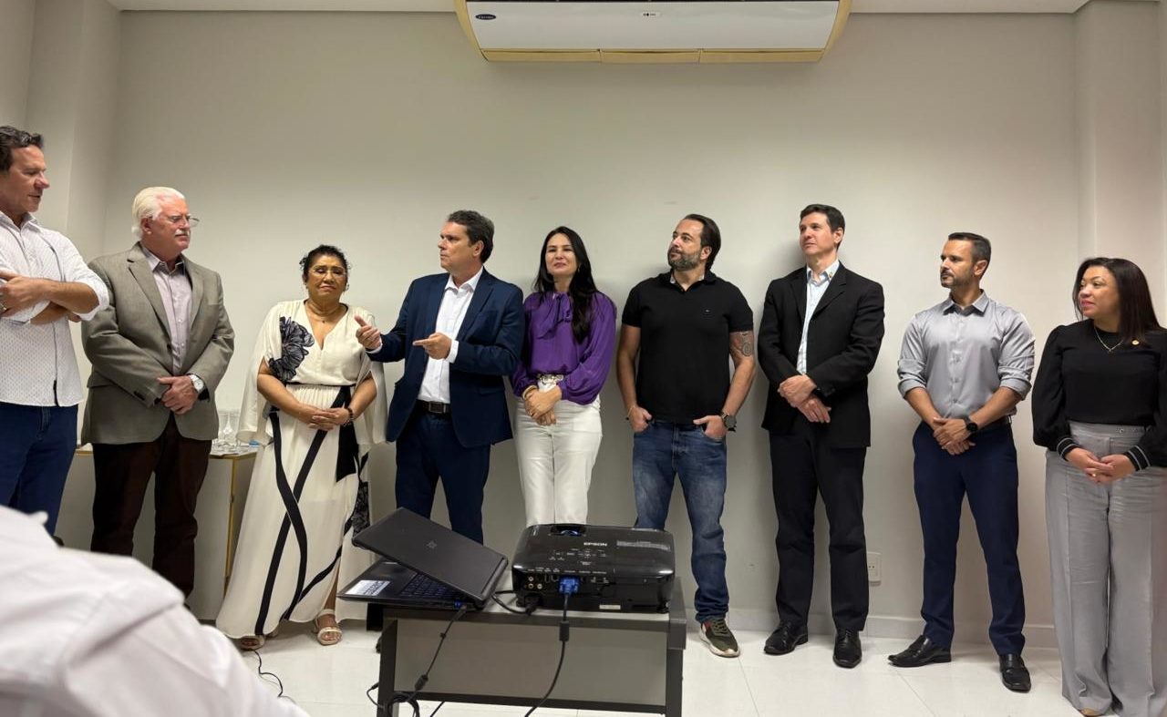 Sindimeto apresenta diretora de minera&ccedil;&atilde;o, carta de servi&ccedil;os e site em evento com empres&aacute;rios e autoridades