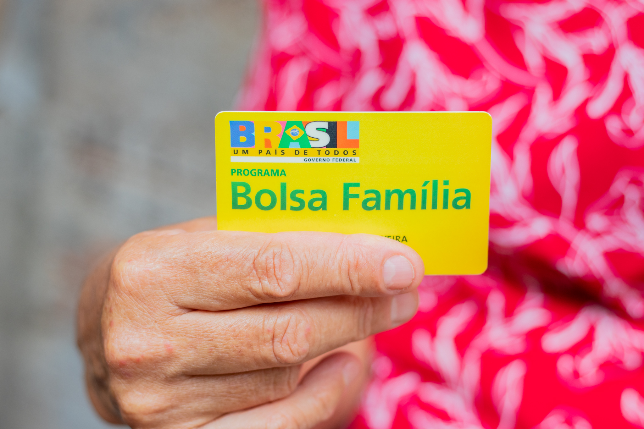 Bolsa Fam&iacute;lia pode vir MAIOR em novembro; veja o aumento do benef&iacute;cio