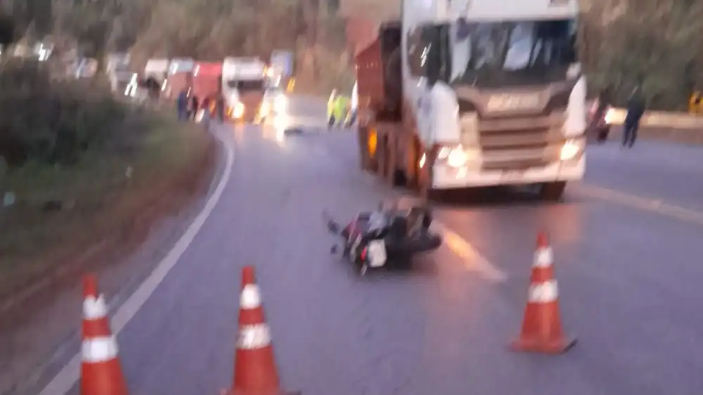 Acidente com motocicleta interdita BR-040 em Congonhas MG e resulta em morte