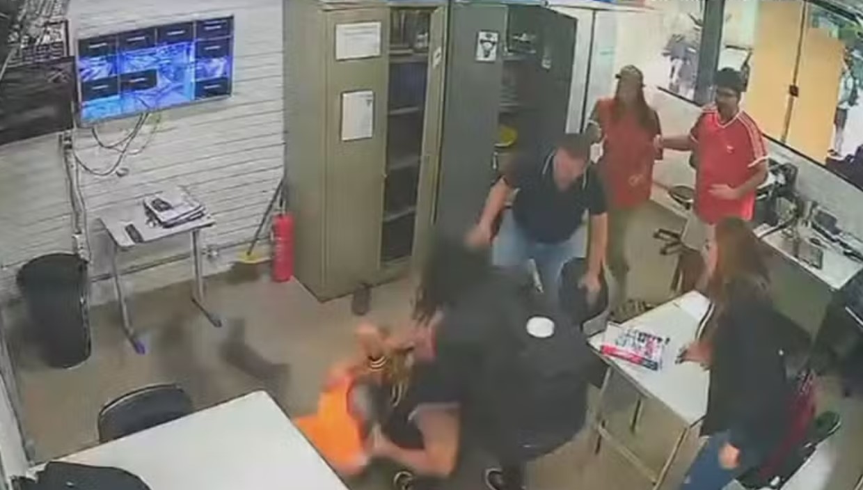 Pai agride professor dentro de escola no DF ap&oacute;s filha ser repreendida por usar celular em aula