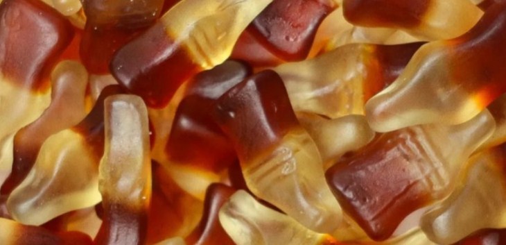 Homem passa seis dias na UTI ap&oacute;s consumir 3 kg de balas de gelatina em tr&ecirc;s dias