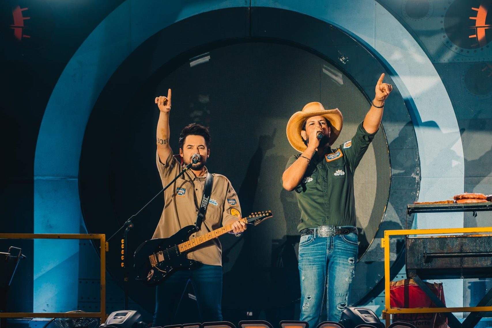 Fernando & Sorocaba lan&ccedil;am duas faixas in&eacute;ditas gravadas no Churrasco On Fire