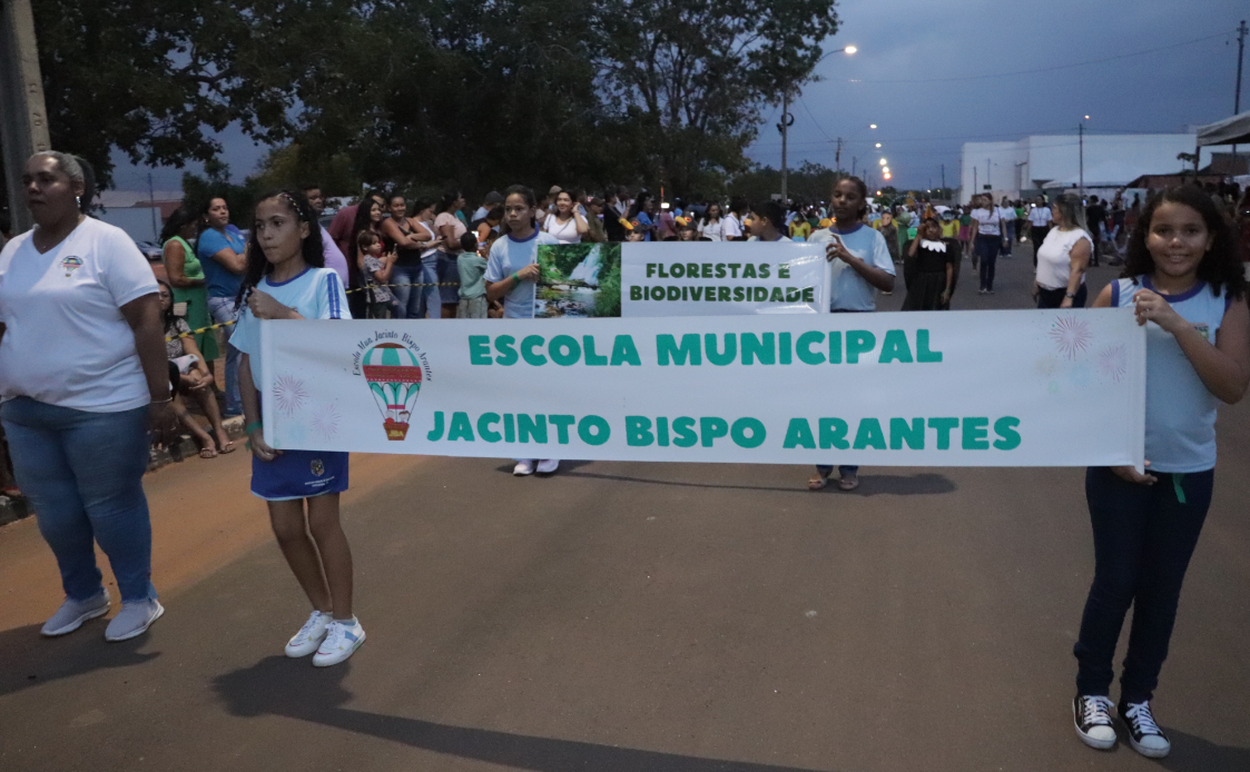 Com Desfile C&iacute;vico, Luzimangues comemora 32 anos