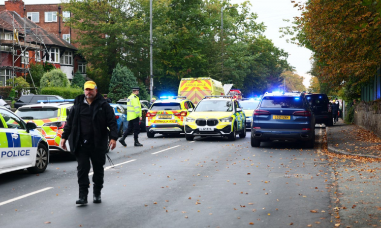 Ataque em sinagoga de Manchester deixa dois mortos e tr&ecirc;s feridos; suspeito &eacute; morto pela pol&iacute;cia