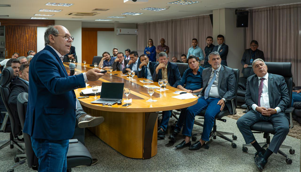 Governador Laurez Moreira apresenta resultados fiscais &agrave; Assembleia Legislativa e detalha medidas que preveem redu&ccedil;&atilde;o do d&eacute;ficit para R$ 150 milh&otilde;es