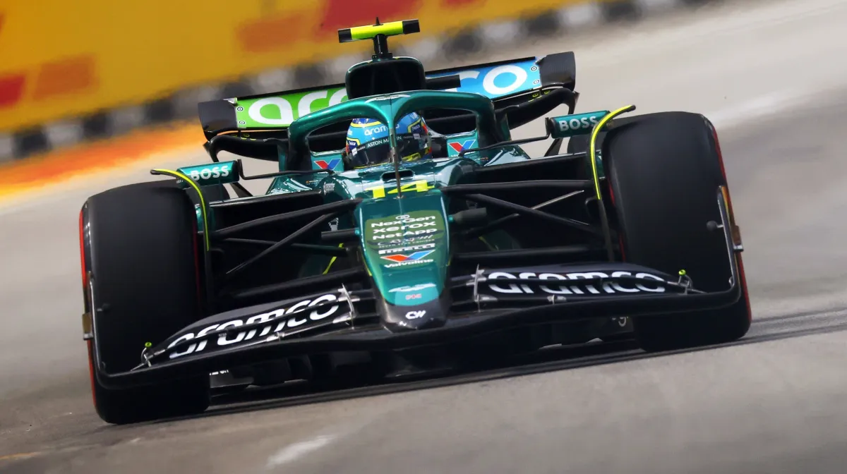 Alonso lidera primeiro treino em Singapura; Leclerc e Verstappen completam o top 3