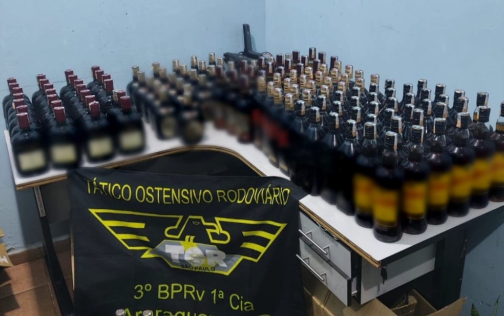 Mulheres s&atilde;o presas com mais de 160 garrafas de u&iacute;sque falsificado em Dobrada SP