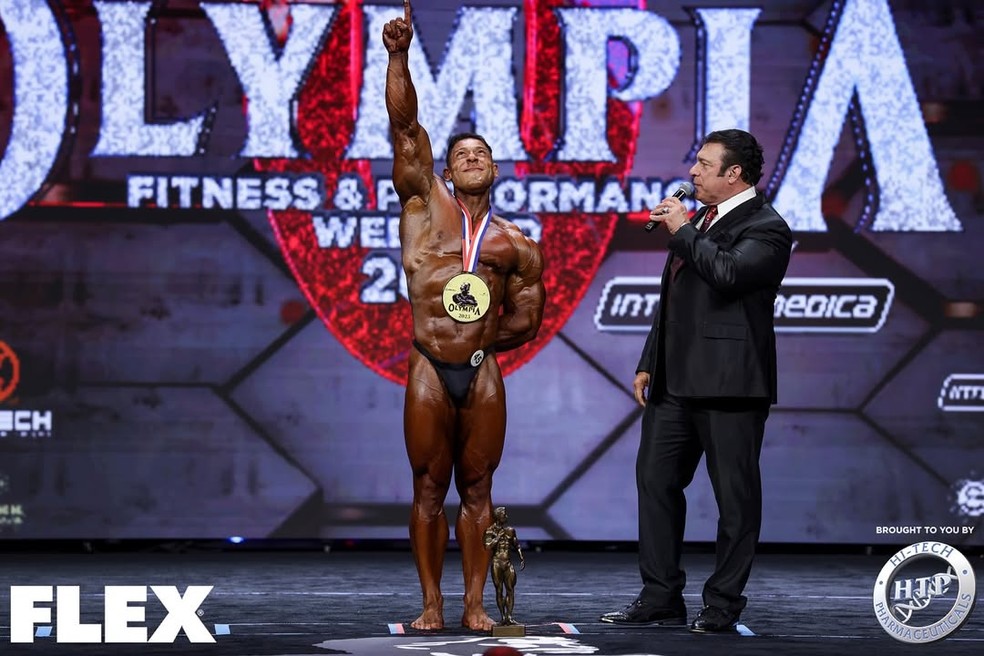 Ramon Dino faz hist&oacute;ria e se torna o primeiro brasileiro campe&atilde;o mundial no Mr. Olympia 2025