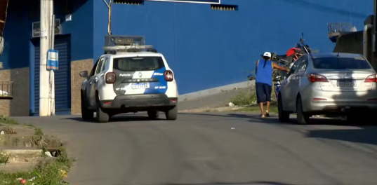 Ataque a tiros em oficina mec&acirc;nica deixa tr&ecirc;s feridos em Cariacica ES