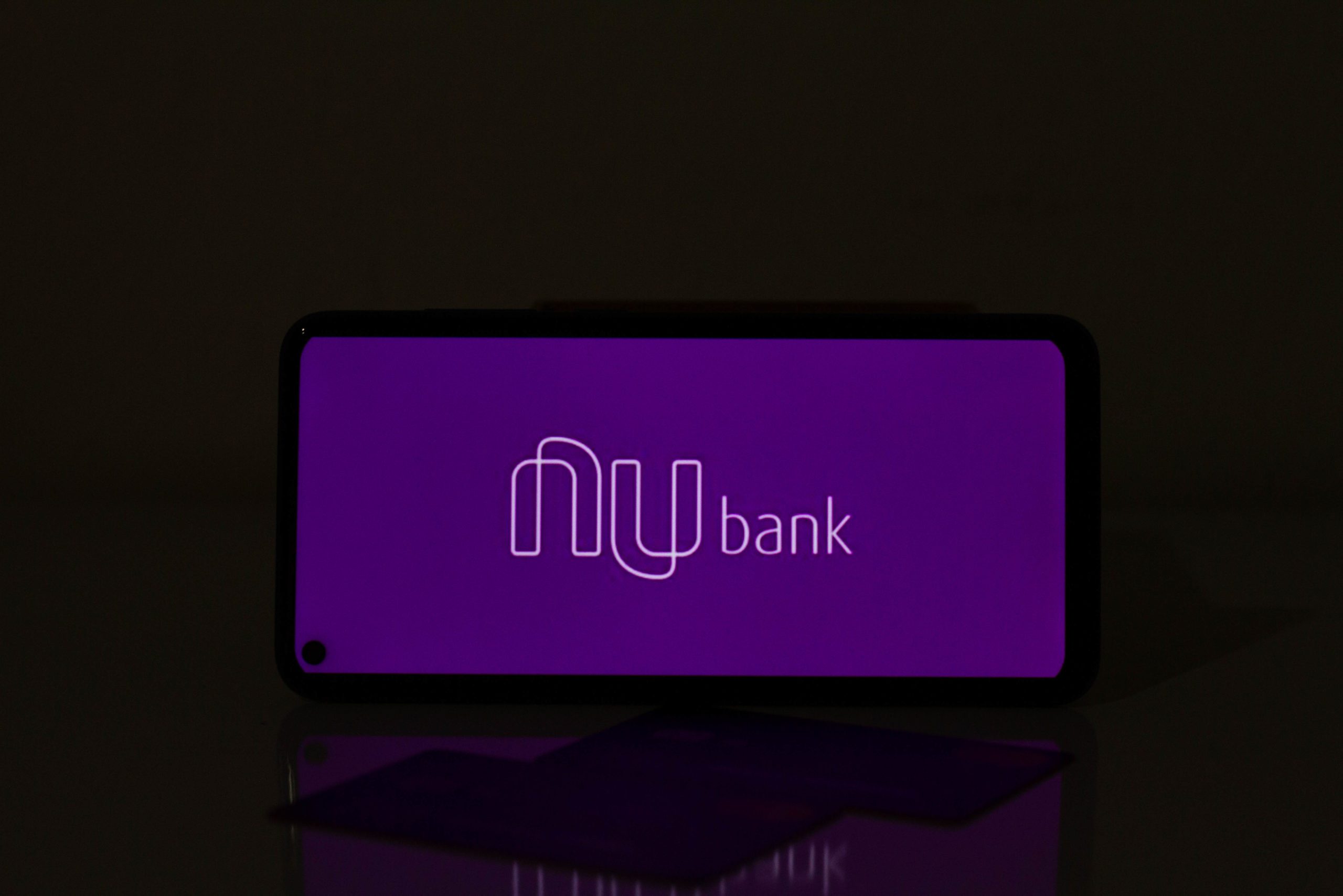 A conta de celular mais barata do Brasil? Nubank corta pre&ccedil;os pela 2&ordf; vez no ano