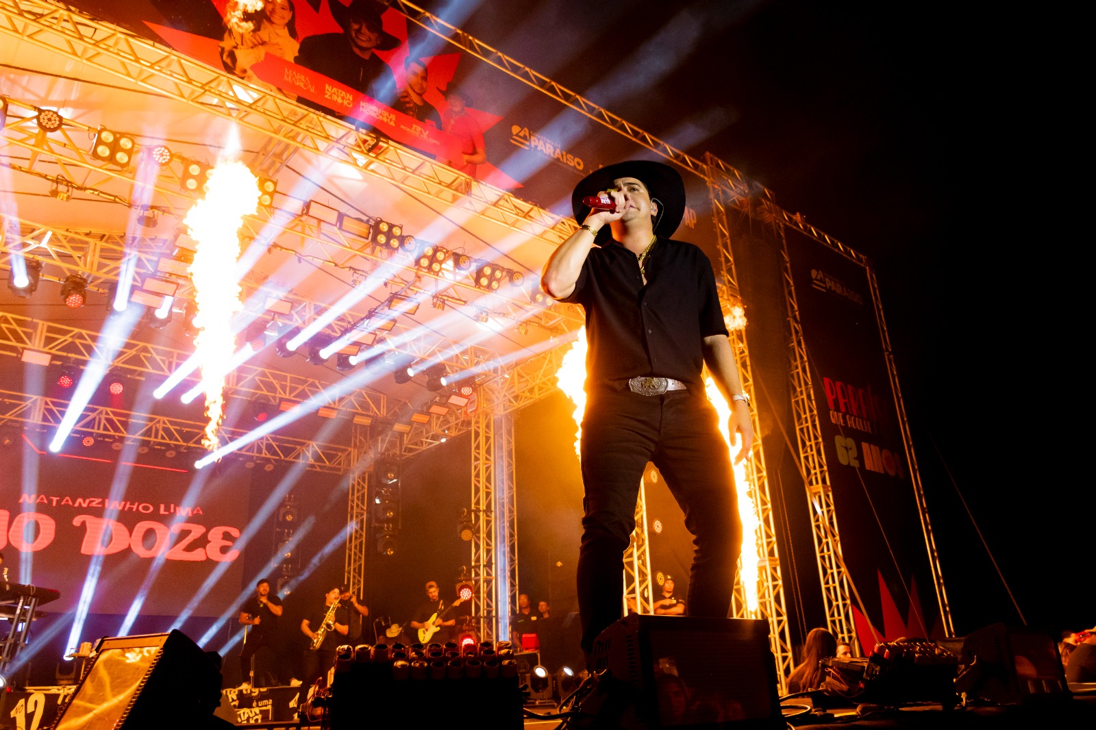 Natanzinho Lima agita multid&atilde;o em show no anivers&aacute;rio de 62 anos de Para&iacute;so do Tocantins