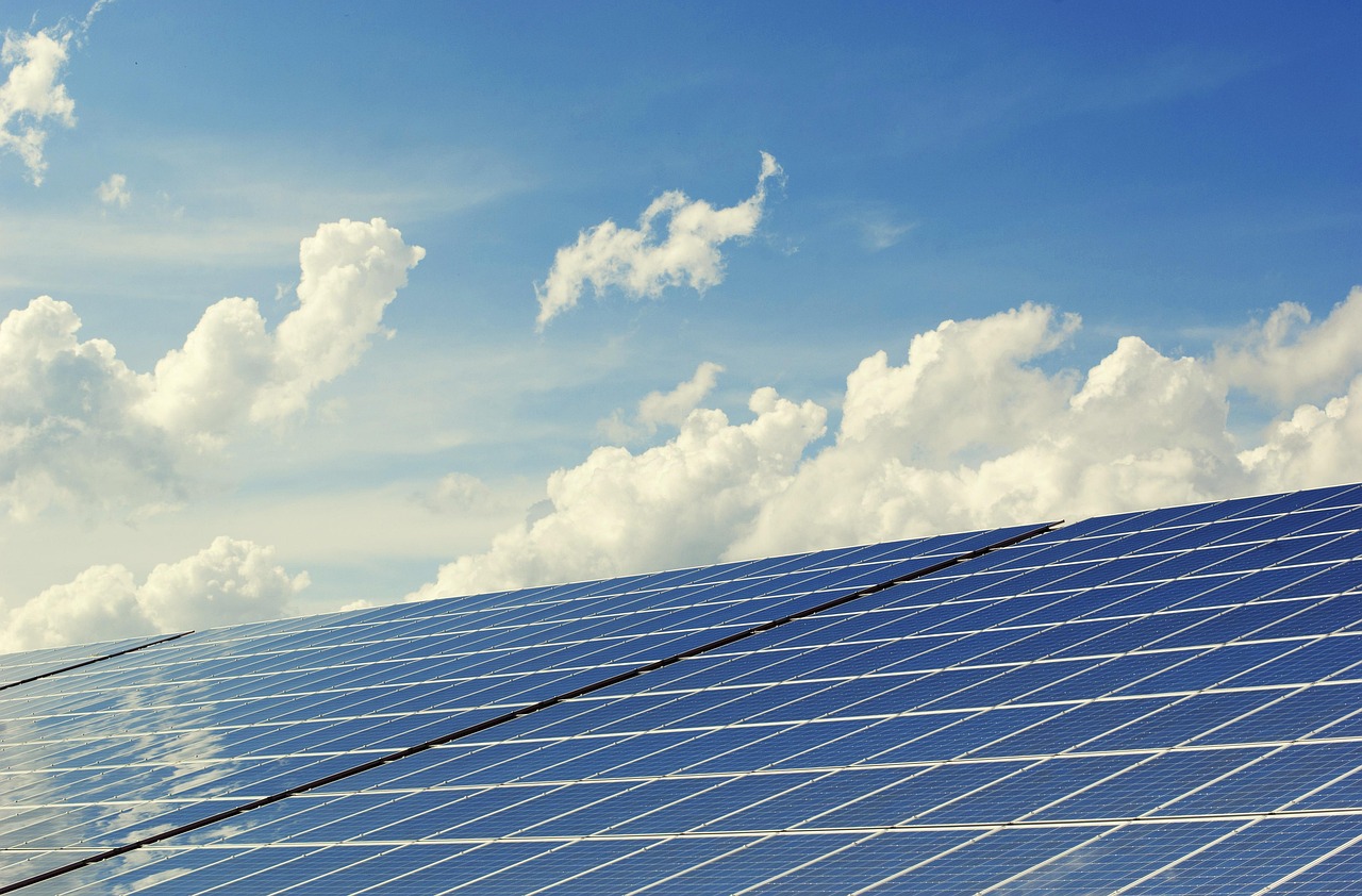 R$ 100 mil, 8 anos para pagar e 100% financiado: conhe&ccedil;a o FNE Sol