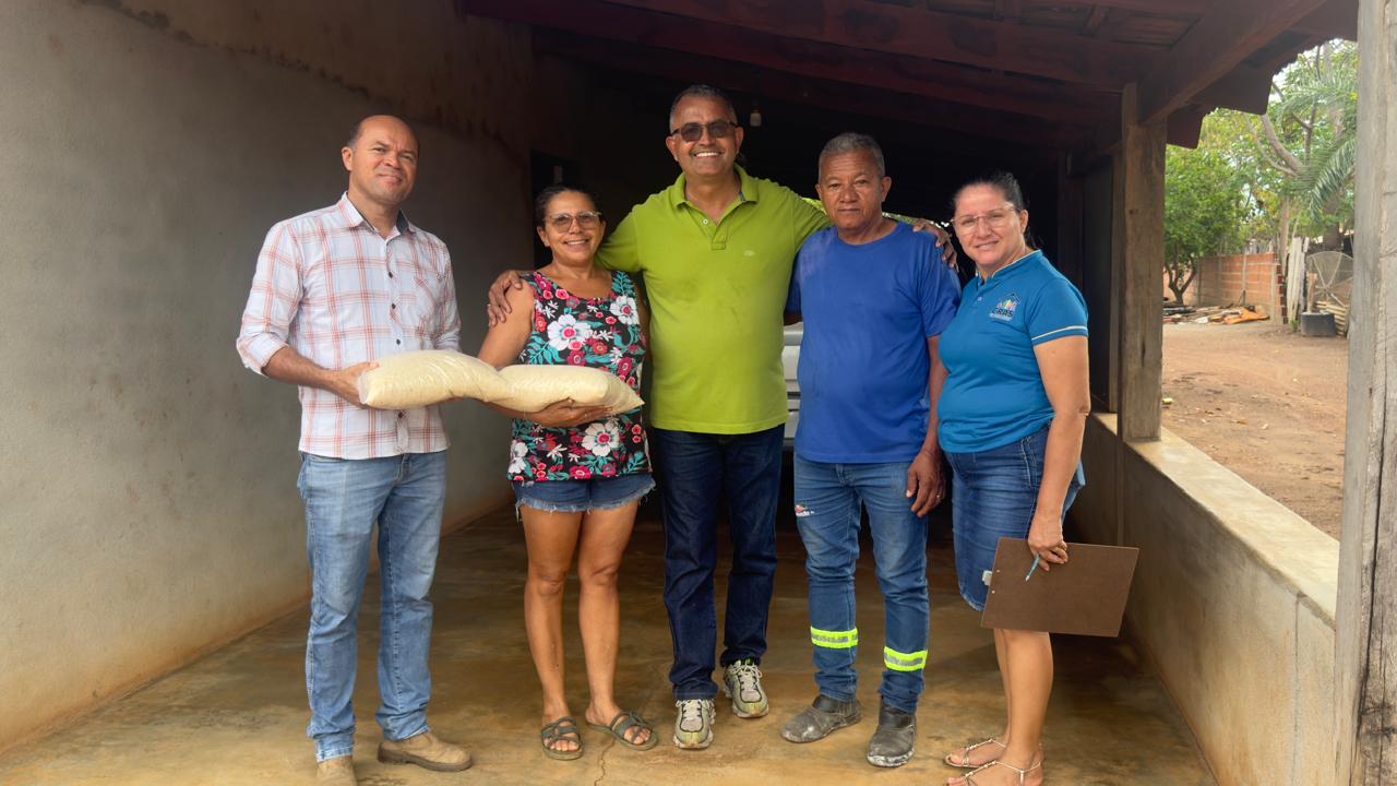 Prefeito de Nova Rosal&acirc;ndia entrega arroz da Ro&ccedil;a Comunit&aacute;ria e destaca sucesso do projeto agroecol&oacute;gico