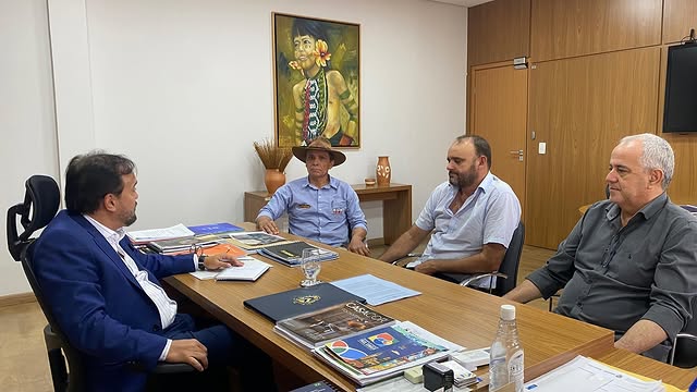 Prefeitura de Barrol&acirc;ndia discute com Governo do Estado projeto do Abatedouro Municipal