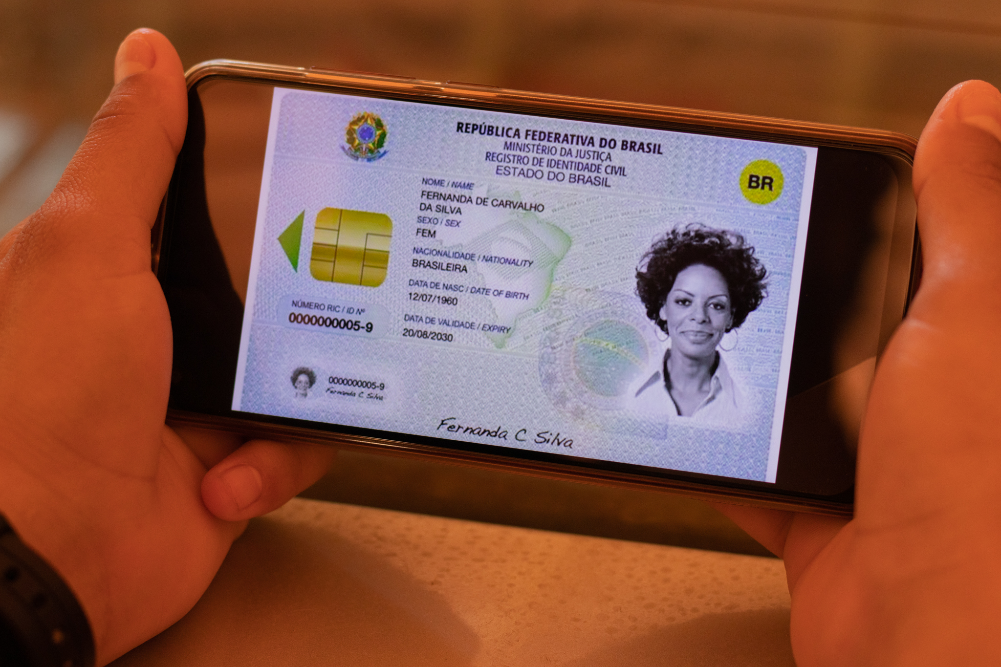Adeus, RG? A carteira profissional que agora vale como identidade oficial