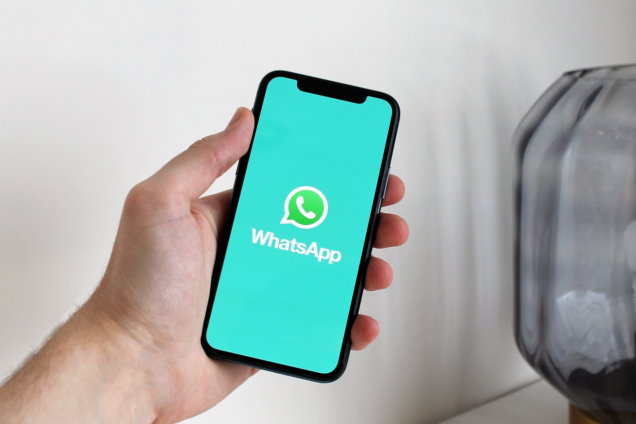 Por que o WhatsApp est&aacute; banindo o ChatGPT? A Meta explicou tudo
