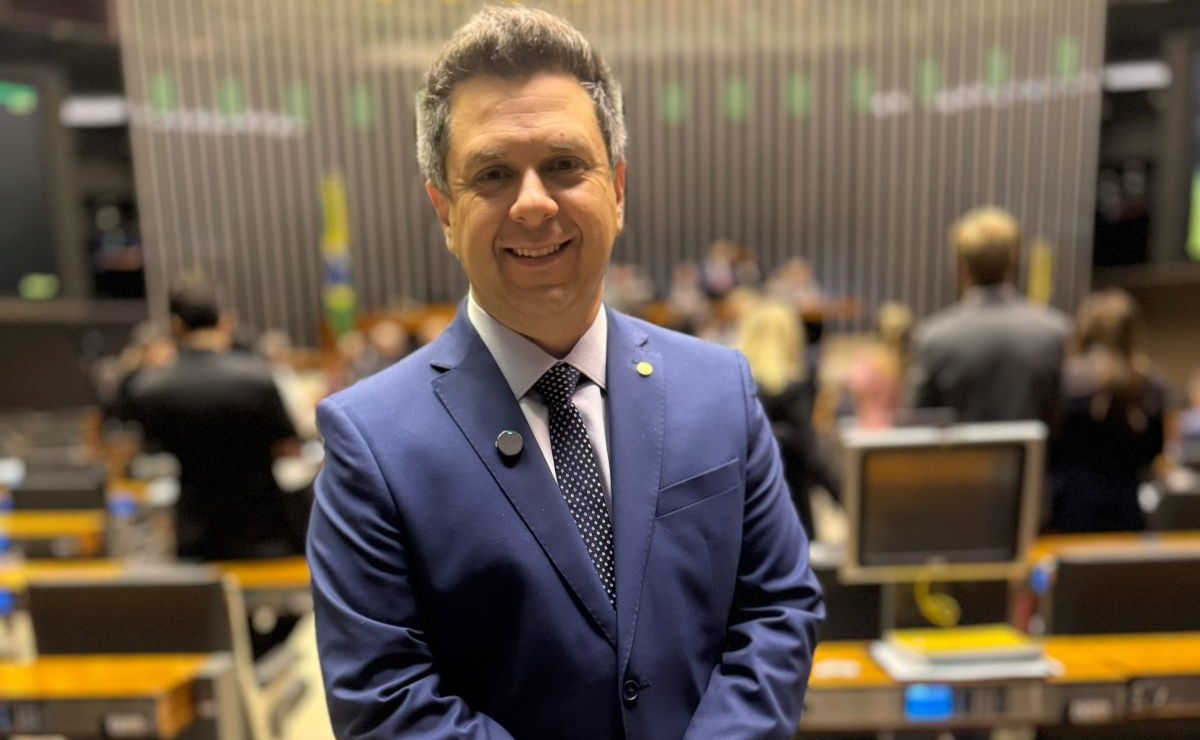 C&acirc;mara aprova aperto ao cerco contra a falsifica&ccedil;&atilde;o de bebidas e inclui projeto de Tiago Dimas que impedir&aacute; o reuso criminoso de garrafas de vidro