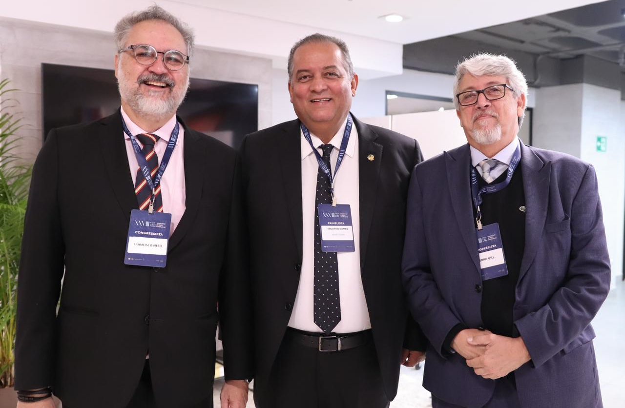 Vice-presidente do Senado, Eduardo Gomes defende autonomia tecnol&oacute;gica e soberania de dados no Congresso Internacional de Direito Constitucional