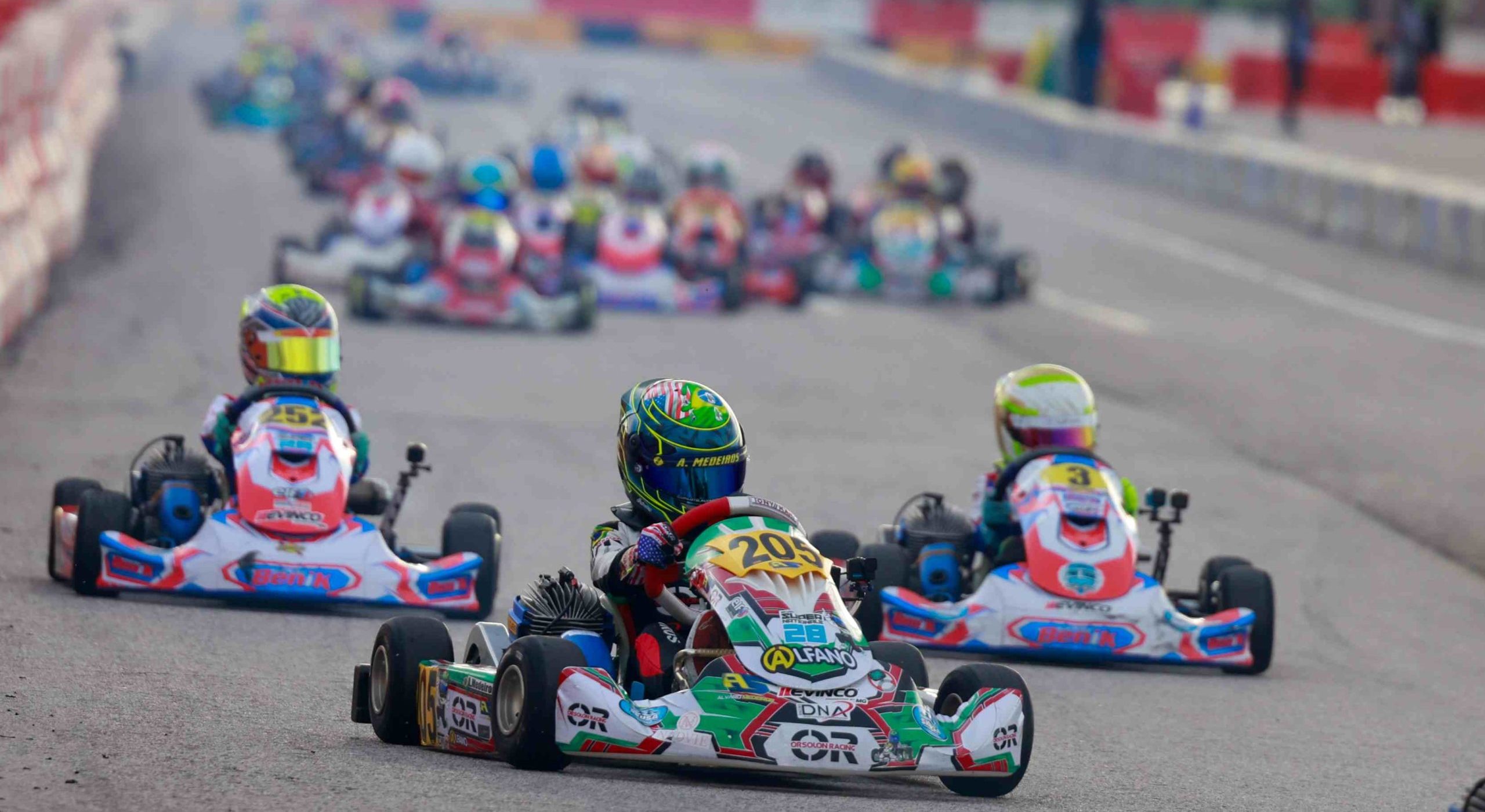 &Aacute;lvaro Medeiros conquista TOP 4 no SKUSA Supernationals em Las Vegas
