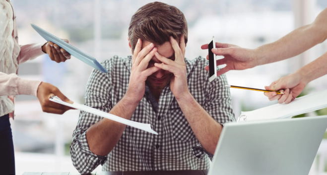 Burnout dispara no Brasil: afastamentos, a&ccedil;&otilde;es trabalhistas e impactos na sa&uacute;de mental