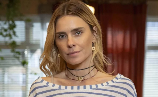 Carolina Dieckmmann faz transforma&ccedil;&atilde;o radical no visual e impressiona f&atilde;s em visual moreno