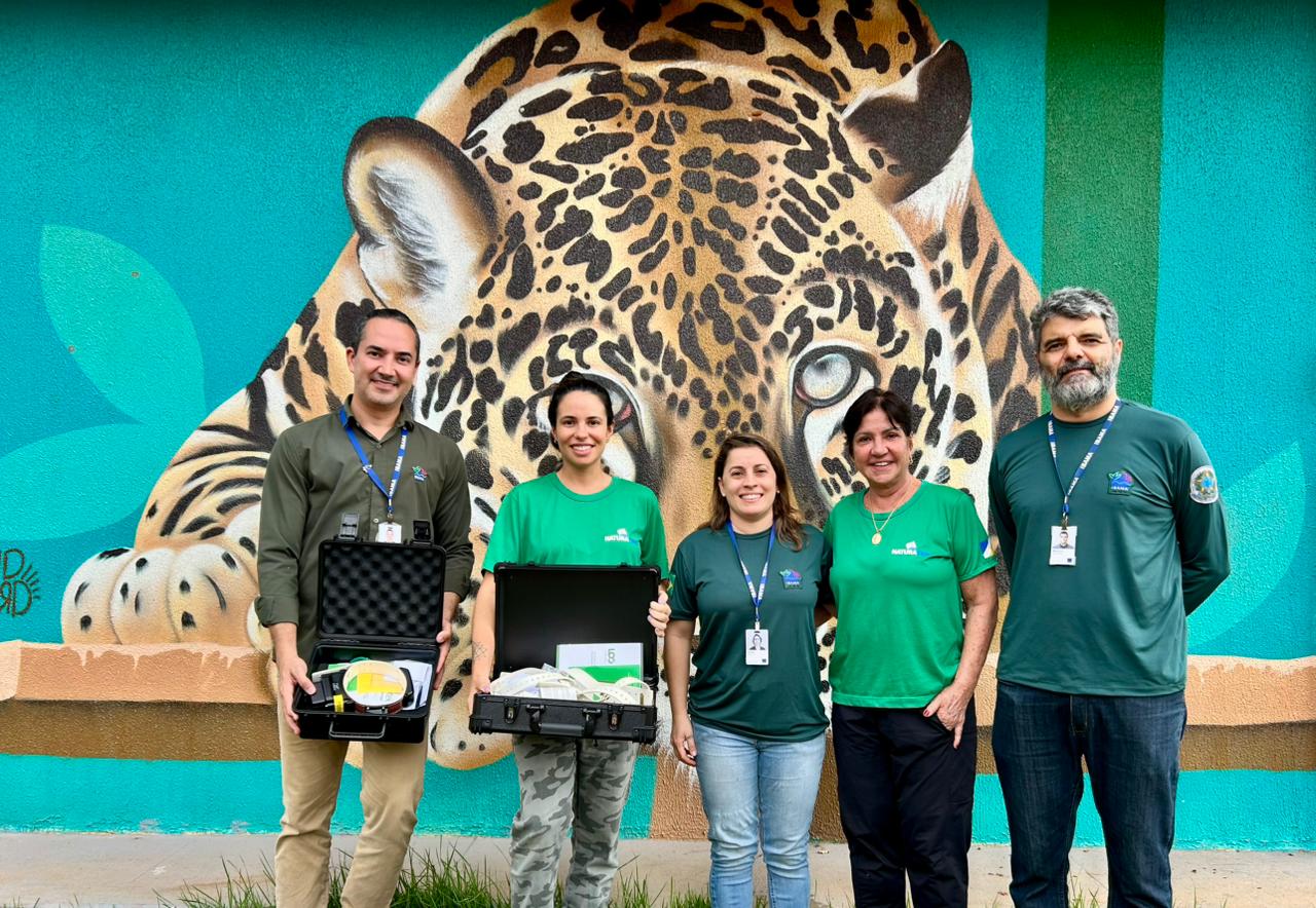 Cefau recebe dois colares de rastreamento para soltura e monitoramento de animais silvestres