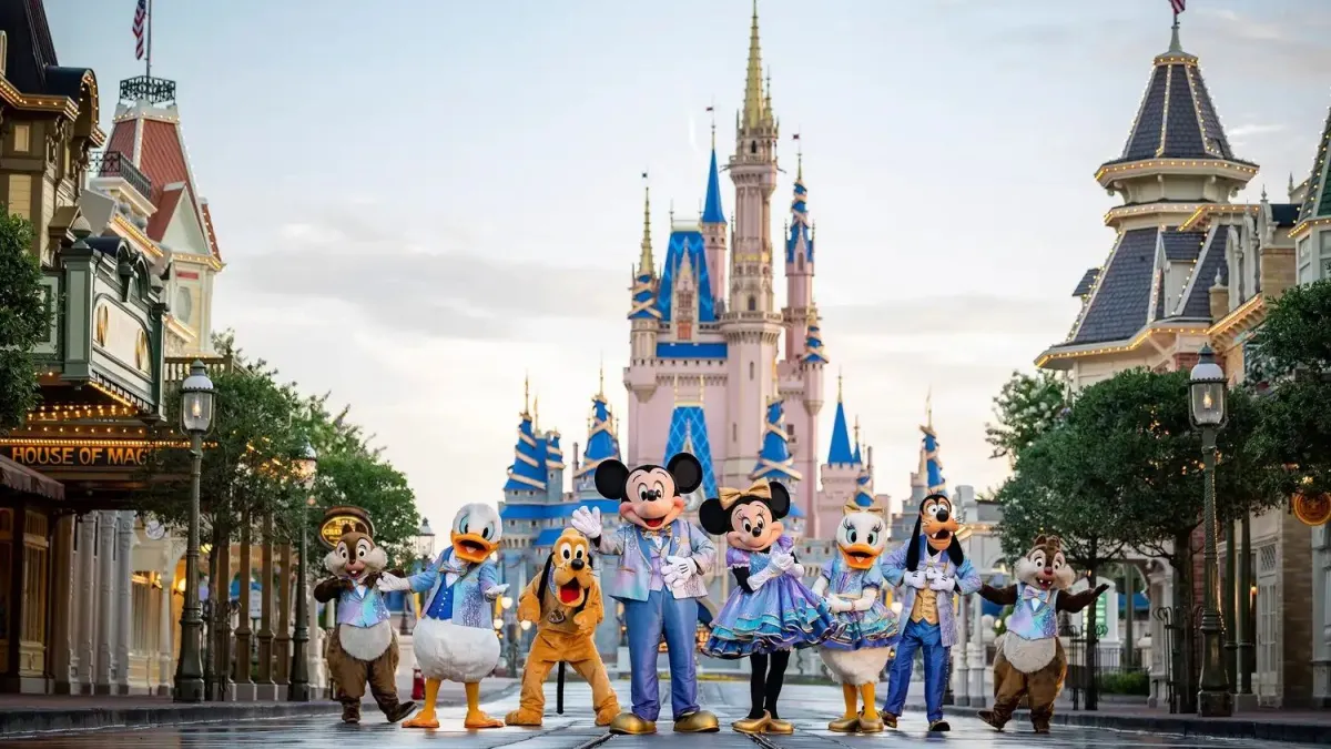 Curitiba PR se transforma em cen&aacute;rio da Disney com projeto natalino gratuito de grande porte