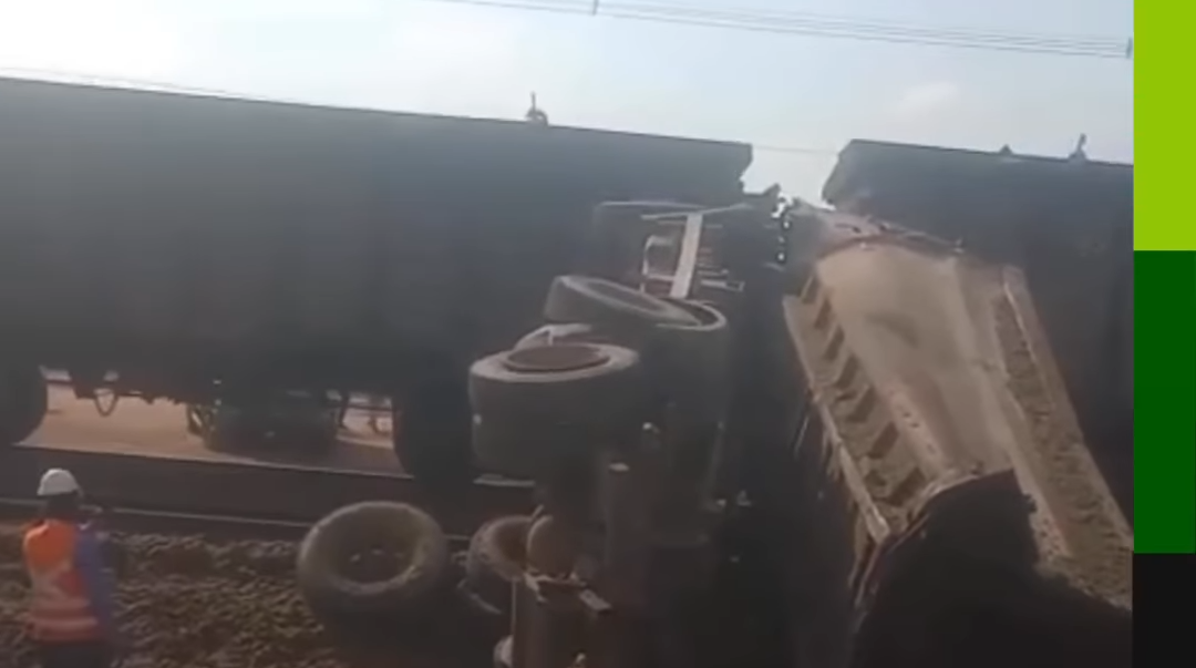 Estrada de Ferro Caraj&aacute;s interditada ap&oacute;s colis&atilde;o entre trem e caminh&atilde;o em Marab&aacute; PA