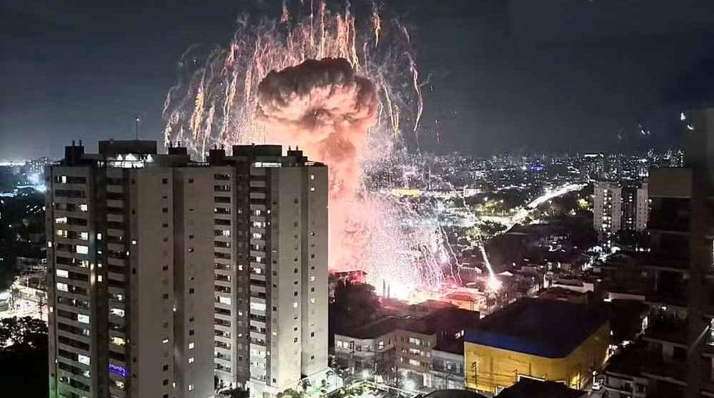 Explos&atilde;o em galp&atilde;o de fogos de artif&iacute;cio em S&atilde;o Paulo deixa um morto e rastro de destrui&ccedil;&atilde;o