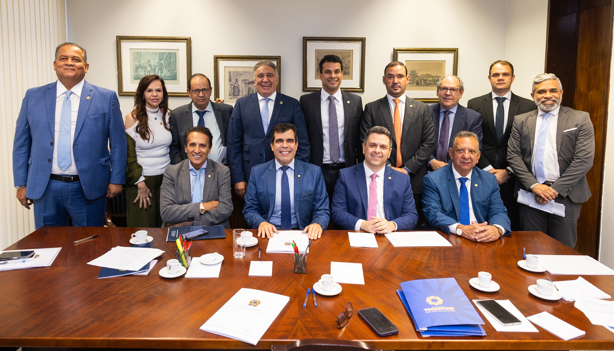Em Bras&iacute;lia, governador Laurez Moreira re&uacute;ne-se com bancada federal e apresenta prioridades do Tocantins