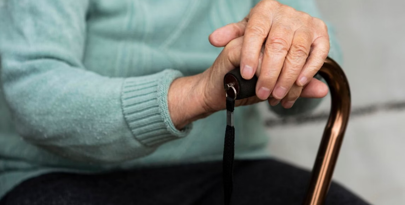 Idoso de 80 anos &eacute; procurado ap&oacute;s assediar a irm&atilde; de 91