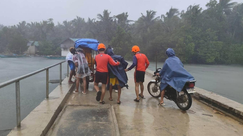 Amea&ccedil;a de supertuf&atilde;o for&ccedil;a mais de um milh&atilde;o de pessoas a deixarem suas casas nas Filipinas