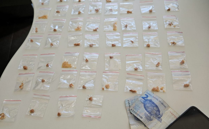 Pol&iacute;cia Militar prende homem por tr&aacute;fico de drogas e apreende entorpecentes em Taguatinga TO