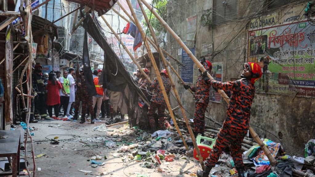 N&uacute;mero de mortos sobe para 9 em terremoto no Bangladesh