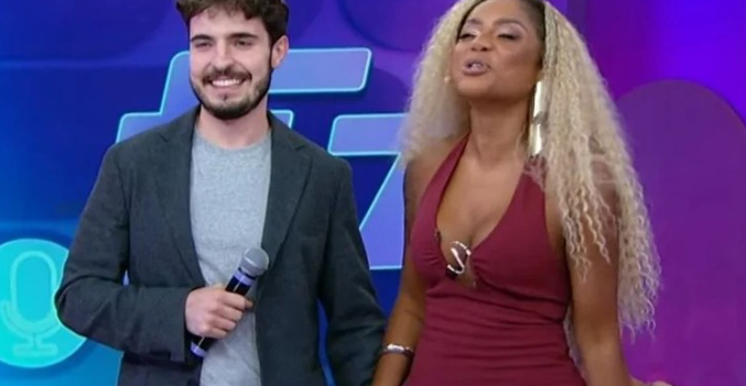 Filho de Gugu Liberato surpreende Cari&uacute;cha em reencontro no Fofocalizando