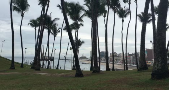 Homem &eacute; encontrado morto na praia da Barra, em Salvador (BA)