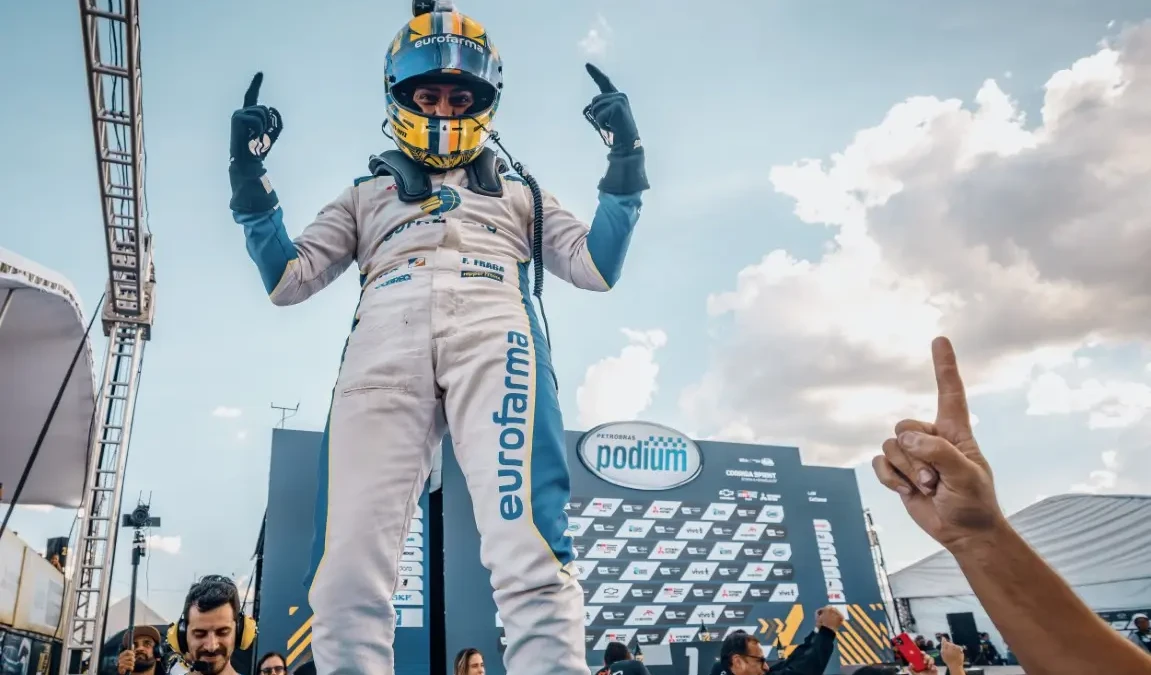 Felipe Fraga vence sprint hist&oacute;rica em Bras&iacute;lia e se aproxima do bicampeonato da Stock Car