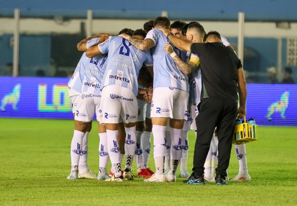 Atl&eacute;tico-GO vira jogo e rebaixa Paysandu para a S&eacute;rie C