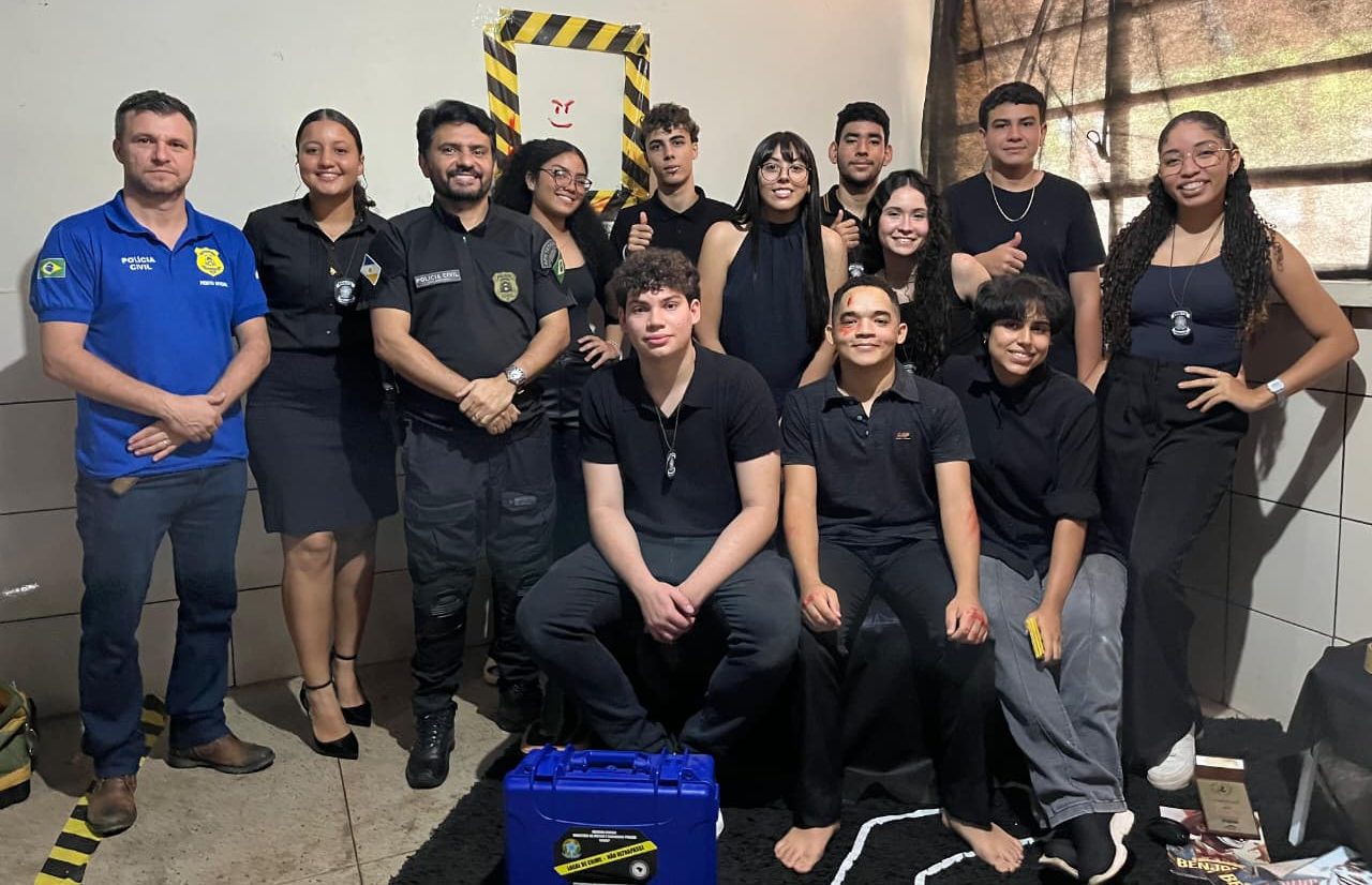 Peritos realizam simula&ccedil;&atilde;o de cena de crime em feira de ci&ecirc;ncias de escola estadual de Palmas