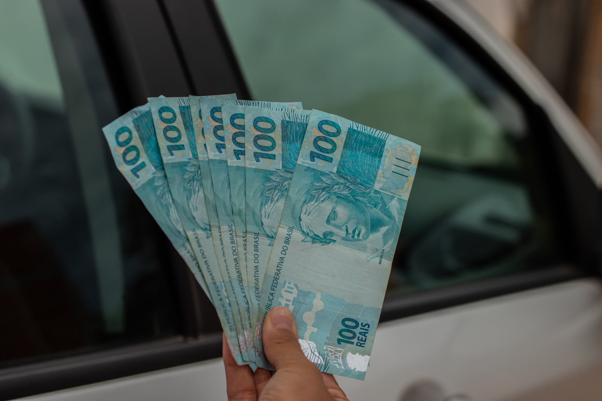 O segredo dos R$ 10 mil: 10 cargos tranquilos que o mercado esconde