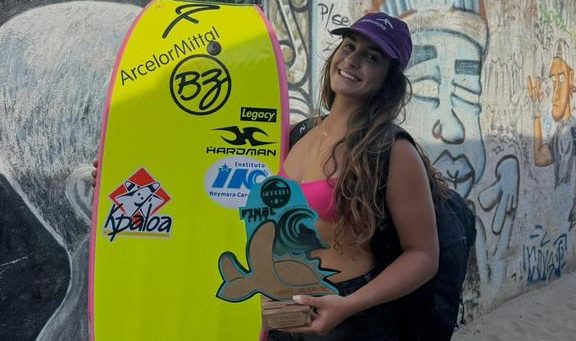 Luna Hardman fica em segundo lugar na etapa final do Circuito Brasileiro de Bodyboarding, em B&uacute;zios (RJ)