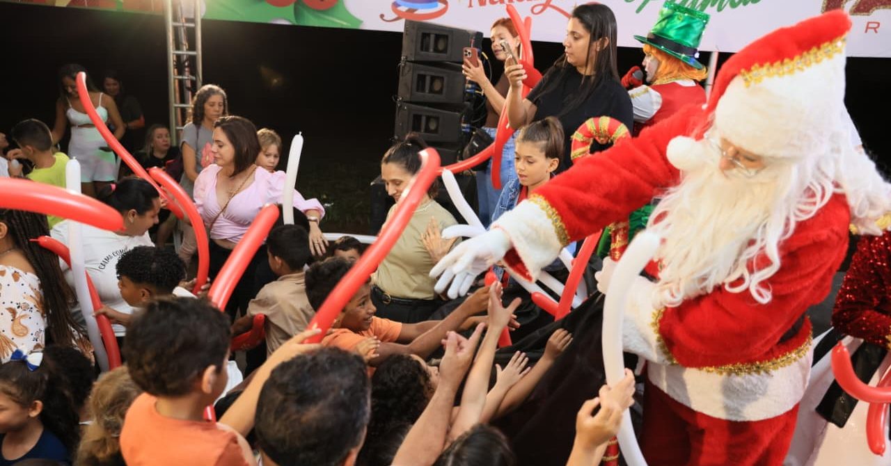 Apresenta&ccedil;&otilde;es do Natal Luz encantam o distrito de Taquaru&ccedil;u
