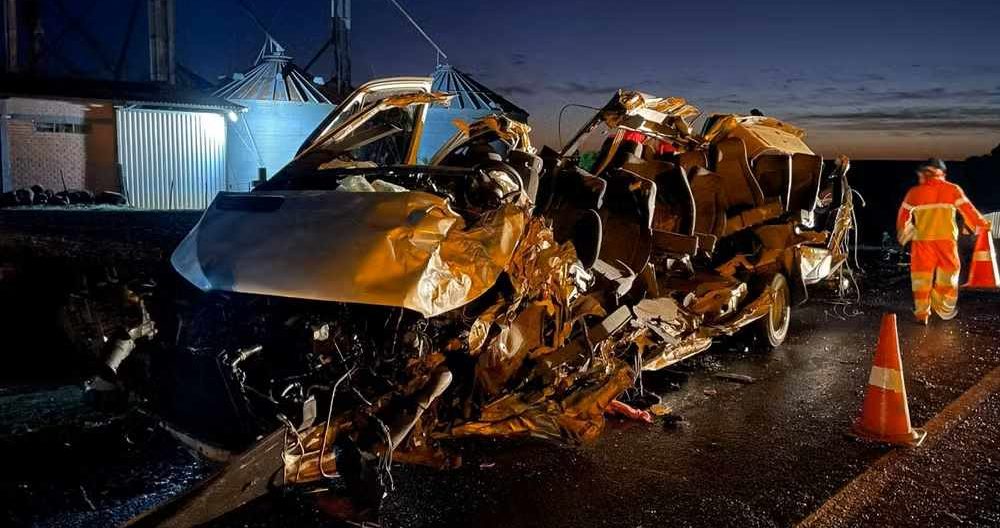 Trag&eacute;dia na BR-386: cinco mortos e quatro feridos em colis&atilde;o entre micro-&ocirc;nibus e caminh&atilde;o em Carazinho RS