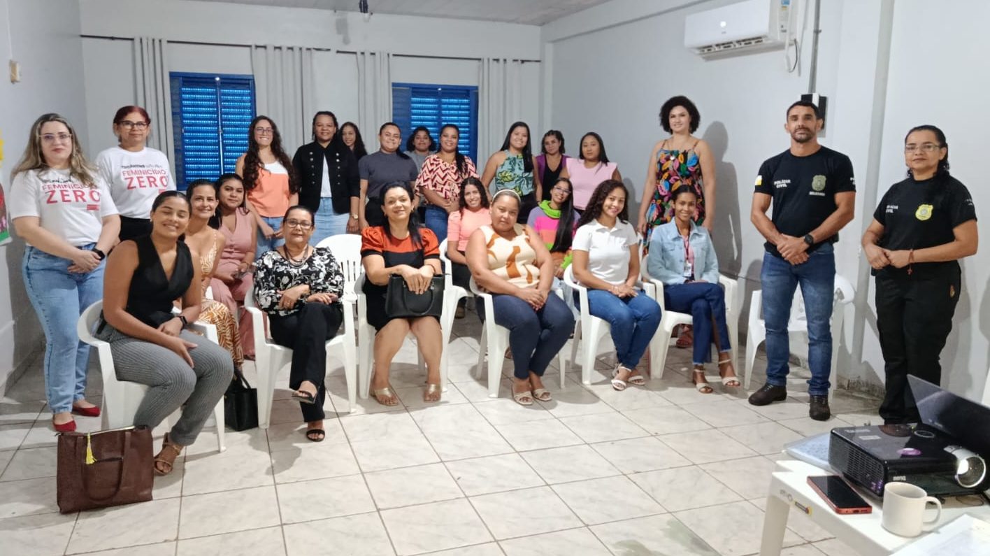 10&ordf; DEAMV realiza palestra para servidores do Creas sobre atua&ccedil;&atilde;o da Pol&iacute;cia Civil na defesa da mulher, em Dian&oacute;polis