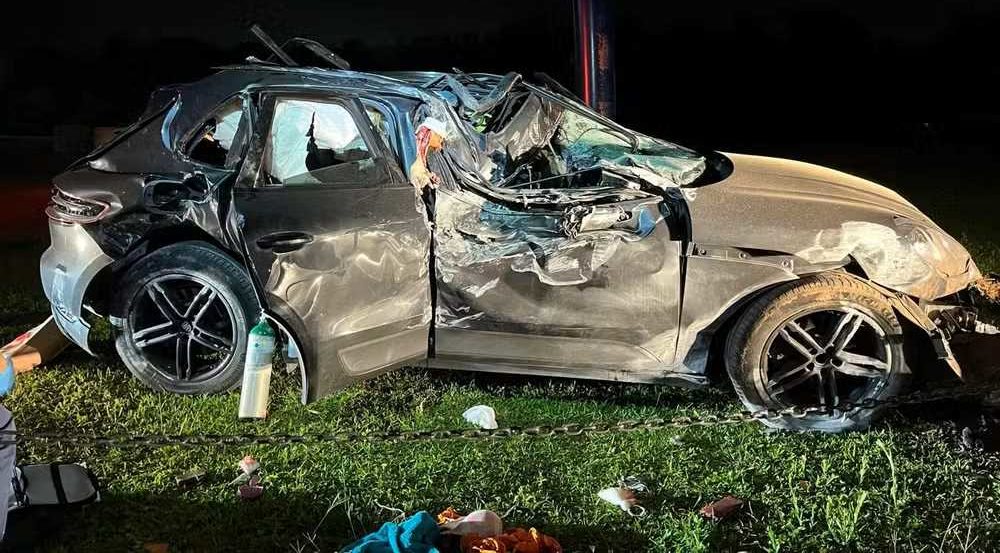 Empres&aacute;ria de 40 anos morre em acidente com Porsche em Balne&aacute;rio Cambori&uacute; SC
