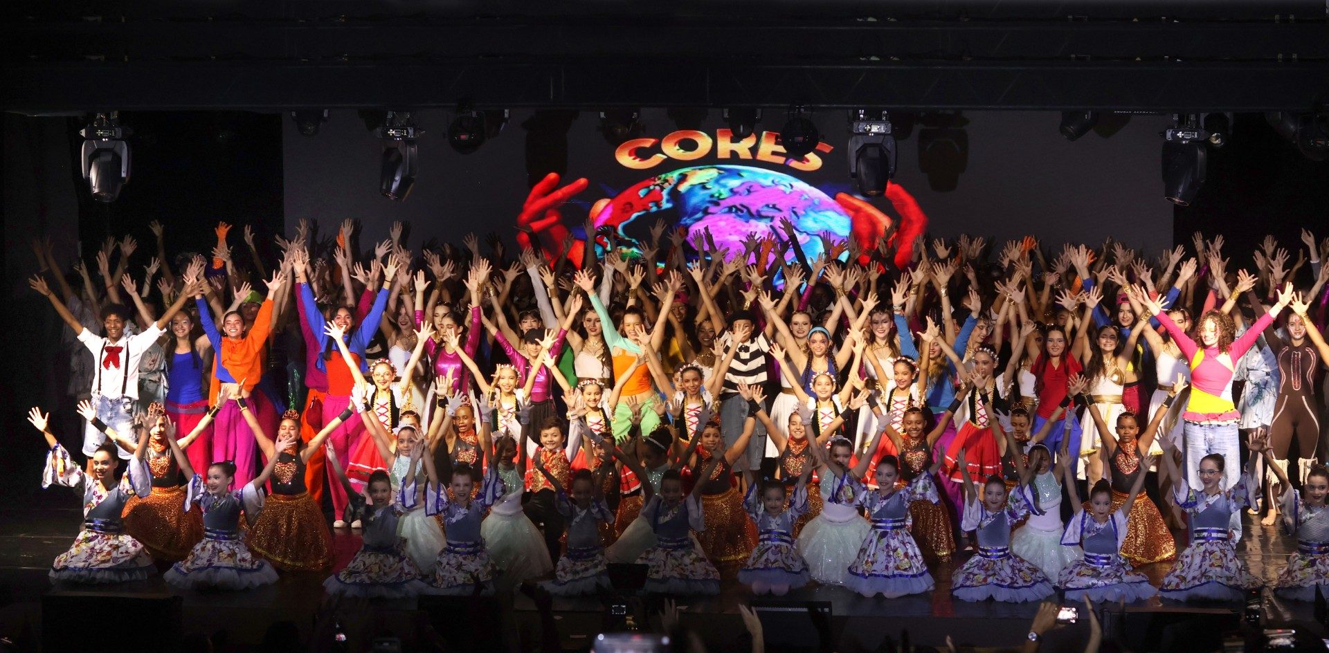 Encerramento do bal&eacute; popular do Tocantins transforma o palco em um mosaico de cores, culturas e emo&ccedil;&otilde;es
