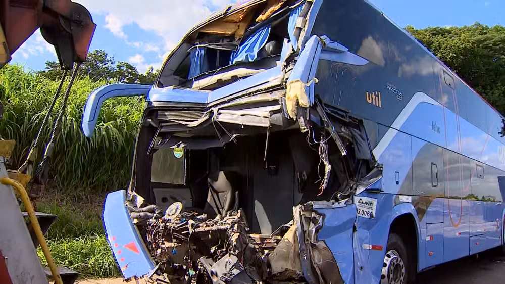 Engavetamento na Dutra deixa uma morte e 37 feridos em Taubat&eacute; SP