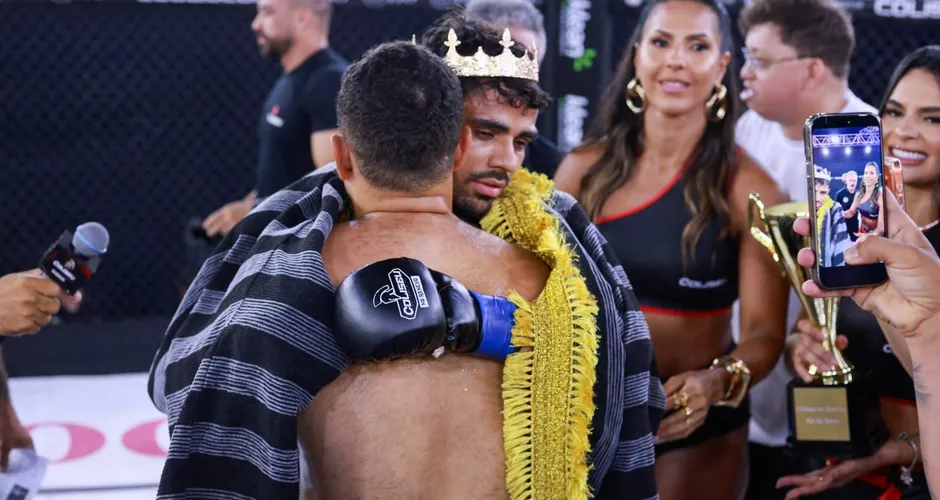 Coliseu Extreme Fight agita o Rancho do Maia com nocautes, decis&atilde;o pol&ecirc;mica e vit&oacute;ria de Evoney Fernandes