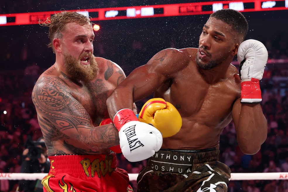 Anthony Joshua nocauteia Jake Paul em Miami e encerra luta no sexto round